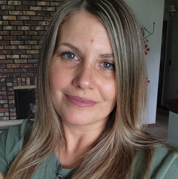 Meet your Posher, Cristy - Picture 2 of 2